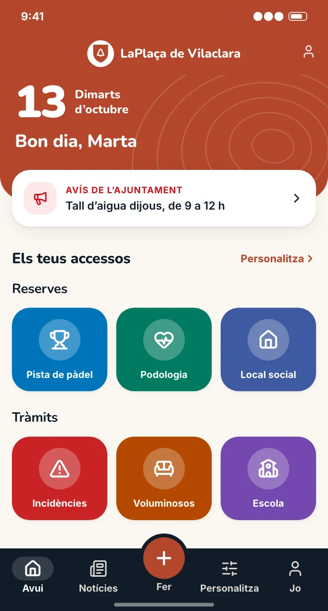 Pantalla d’inici de LaPlaça de Vilaclara, l’app d’un municipi fictici: avís de l’Ajuntament i accessos a reserves i tràmits